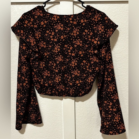 Sadie and Sage size small women’s long sleeve crop top. Navy Blue with Blush - Picture 2 of 7